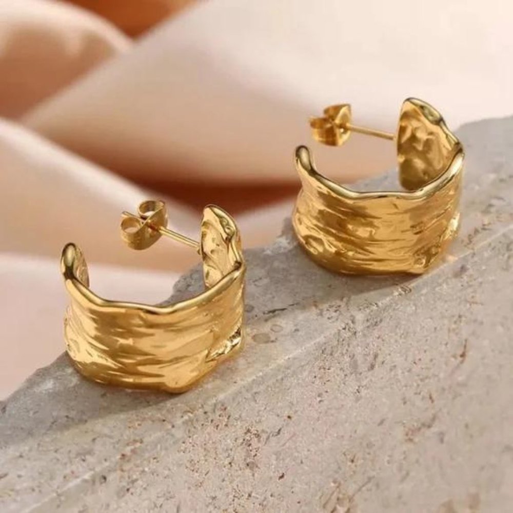 NEW 18K GOLD HOOP EARRINGS, NICE EARRINGS, CUTE EARRINGS - Picture 2 of 7